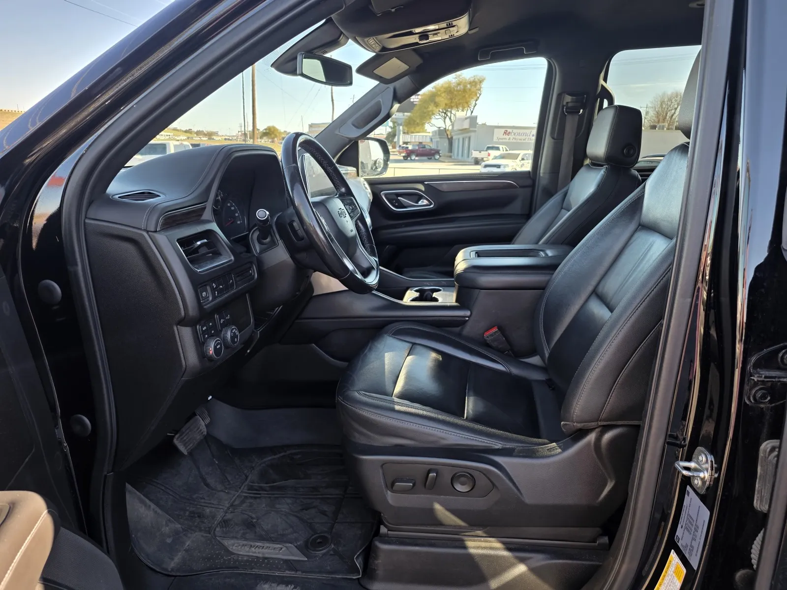 2021 Chevrolet Suburban Z71 - Photo 10