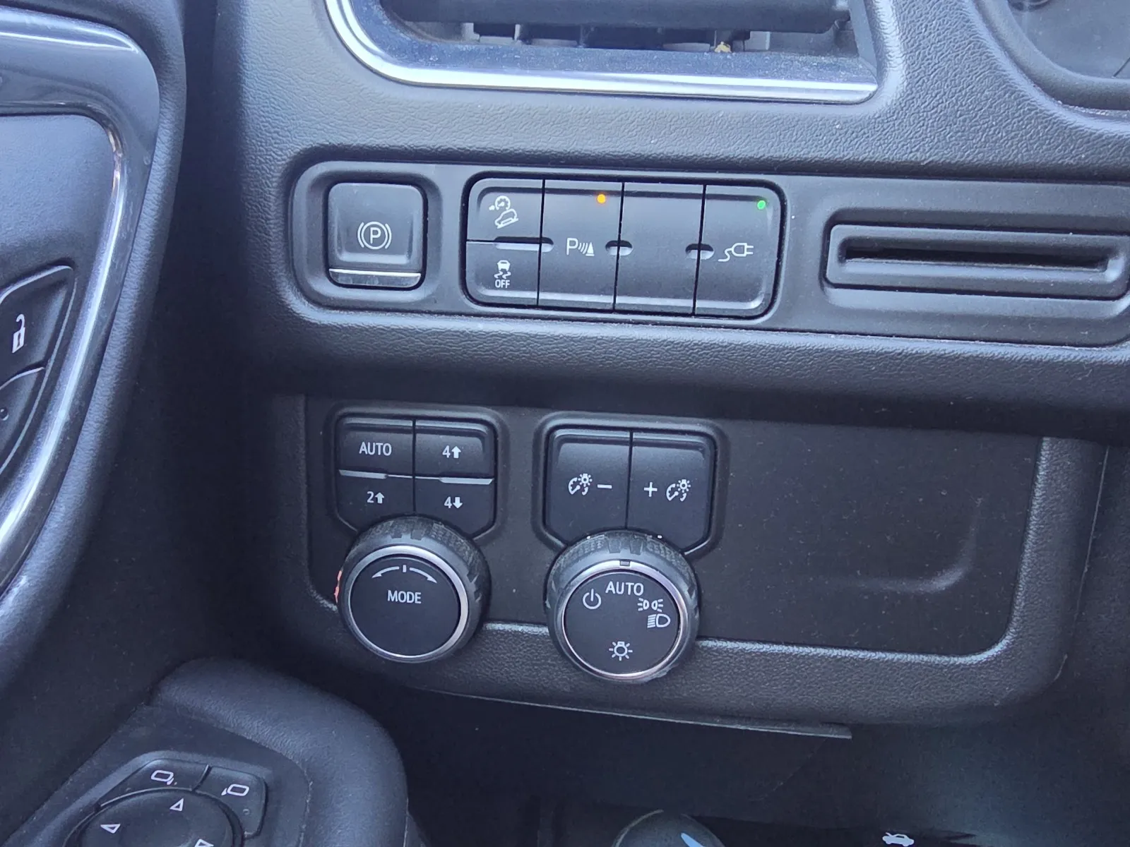 2021 Chevrolet Suburban Z71 - Photo 24