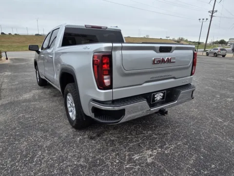 More photos of 2022 GMC SIERRA LIMITED 1500 SLE at Williams Group Auto, TX