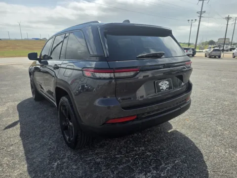 More photos of 2022 JEEP GRAND CHEROKEE LAREDO at Williams Group Auto, TX
