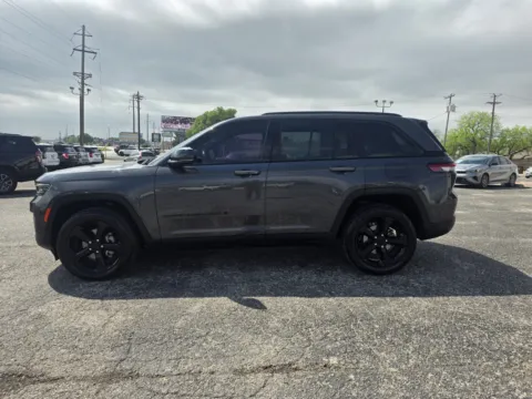 More photos of 2022 JEEP GRAND CHEROKEE LAREDO at Williams Group Auto, TX