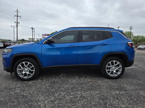 More photos of 2023 JEEP COMPASS LATITUDE LUX at Williams Group Auto, TX