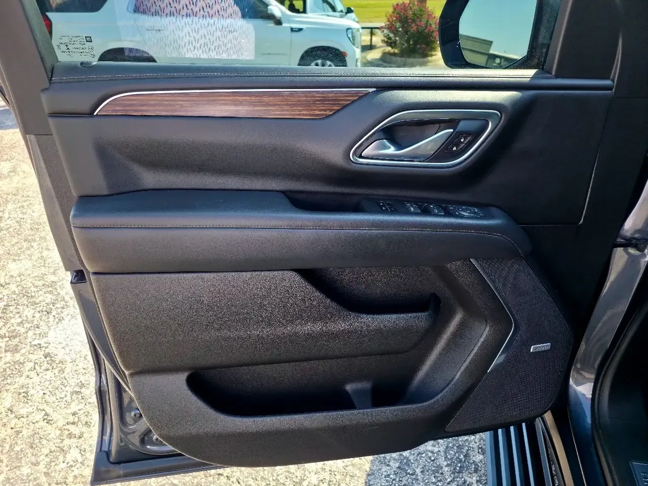 Chevrolet Suburban photo 6