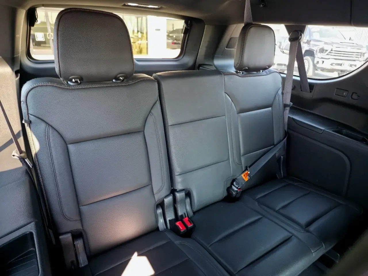 Chevrolet Suburban photo 13