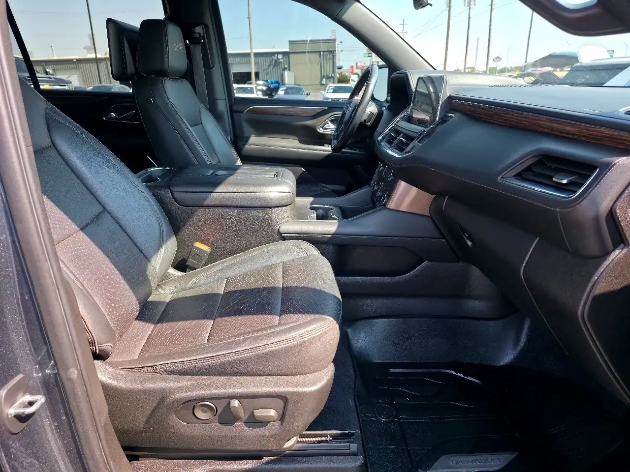 Chevrolet Suburban photo 14