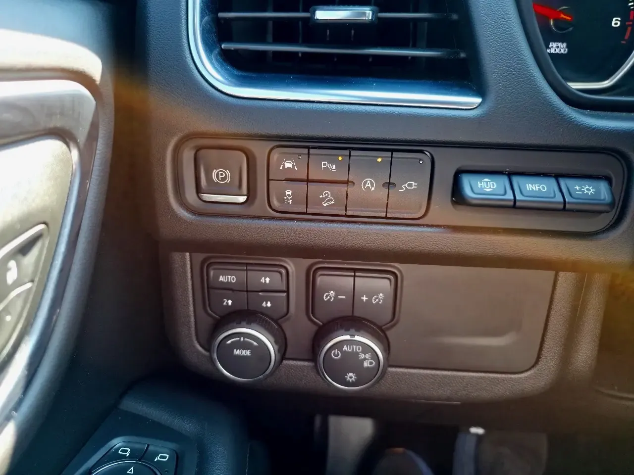 Chevrolet Suburban photo 18