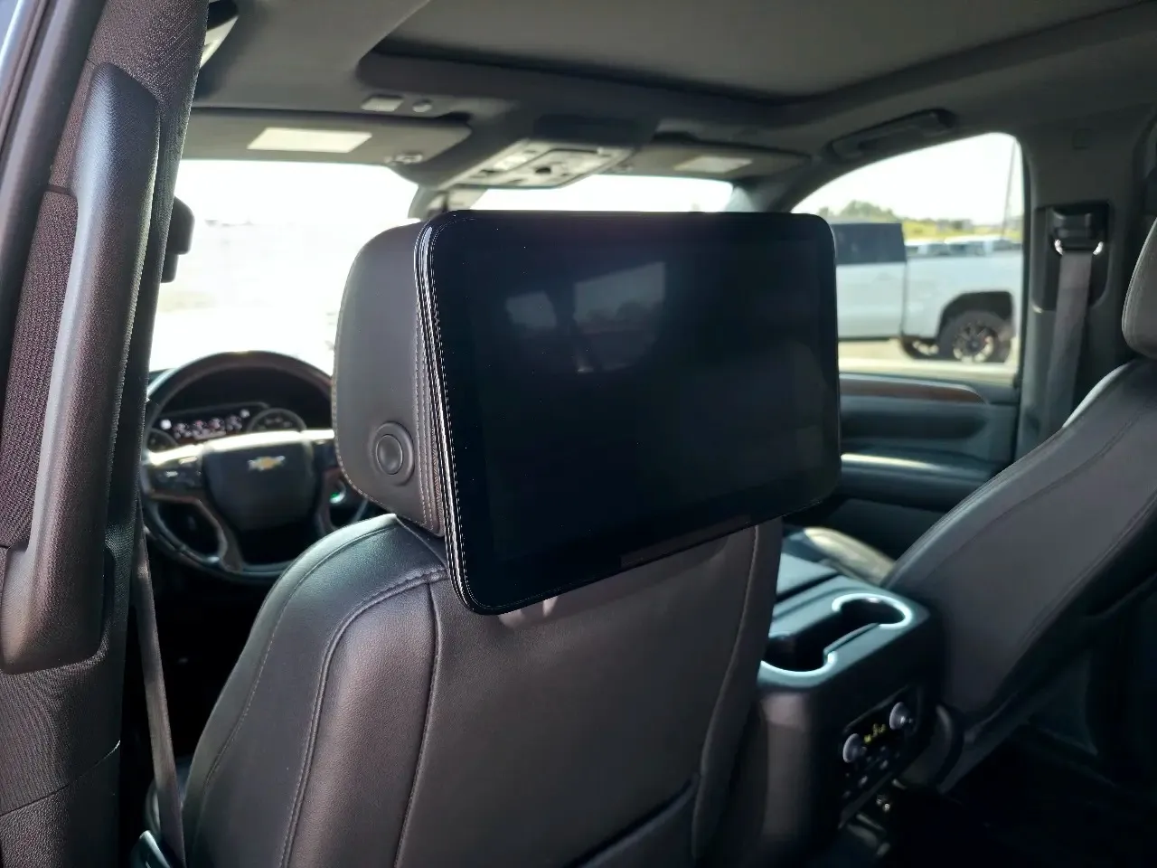 Chevrolet Suburban photo 9