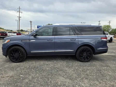 More photos of 2023 LINCOLN NAVIGATOR L RESERVE at Williams Group Auto, TX