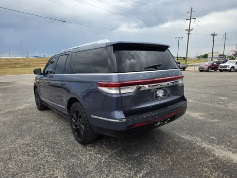 More photos of 2023 LINCOLN NAVIGATOR L RESERVE at Williams Group Auto, TX