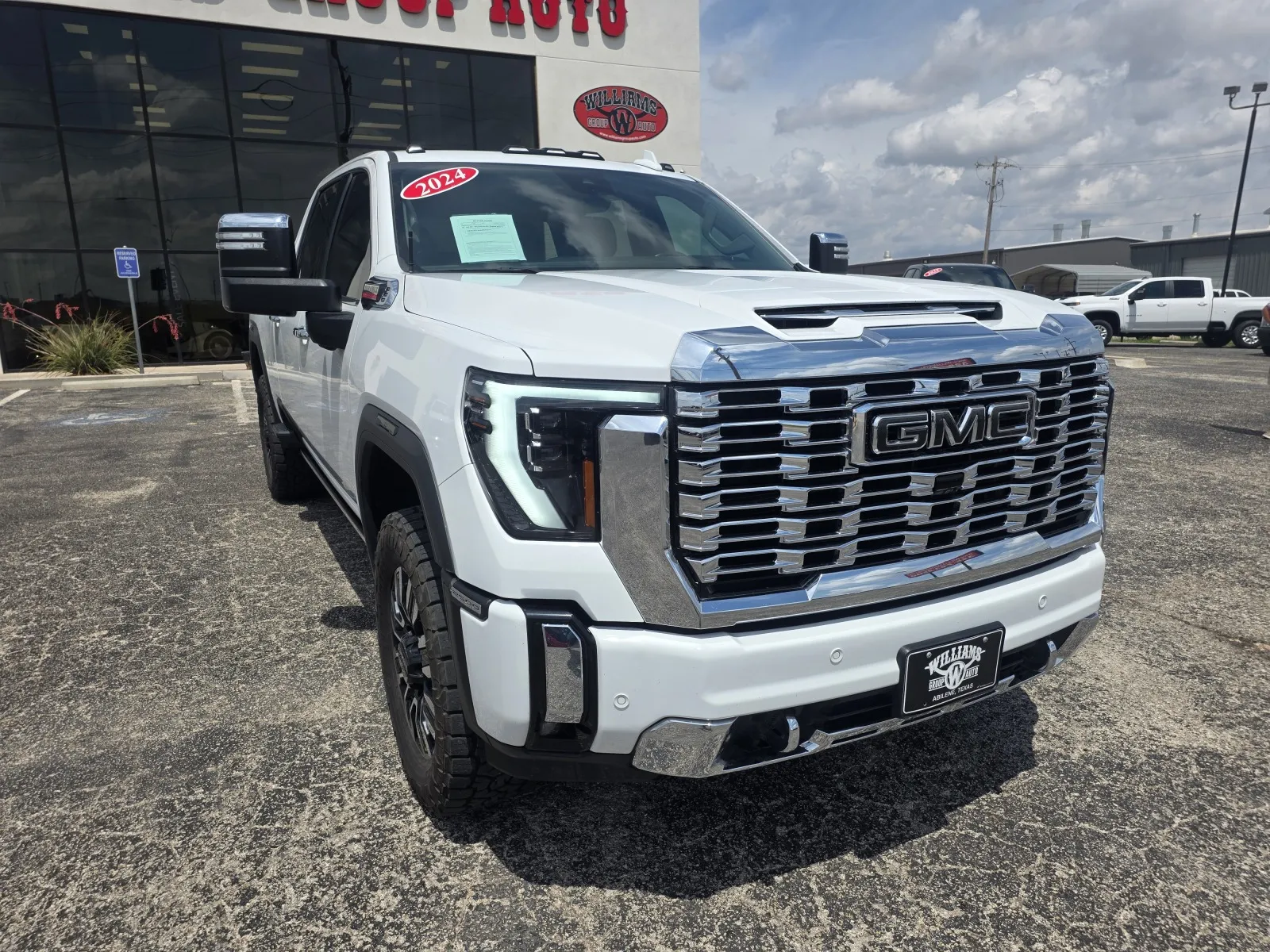 2024 GMC Sierra 4WD Crew Cab Standard Box Denali's photo
