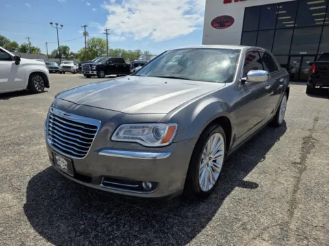 More photos of 2011 CHRYSLER 300 LIMITED at Williams Group Auto, TX