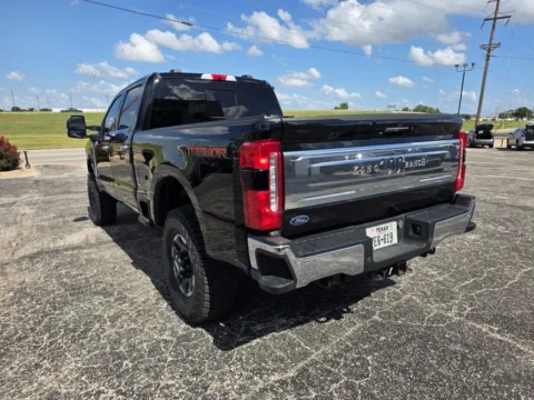 More photos of 2024 FORD F250 SUPER DUTY at Williams Group Auto, TX