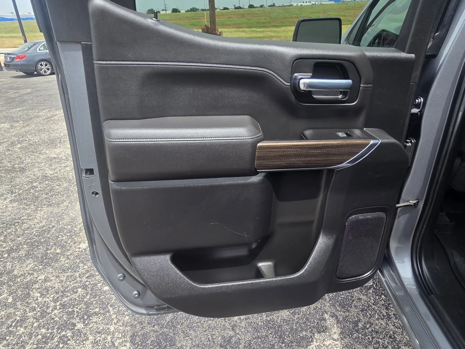 Chevrolet Silverado LTD photo 12