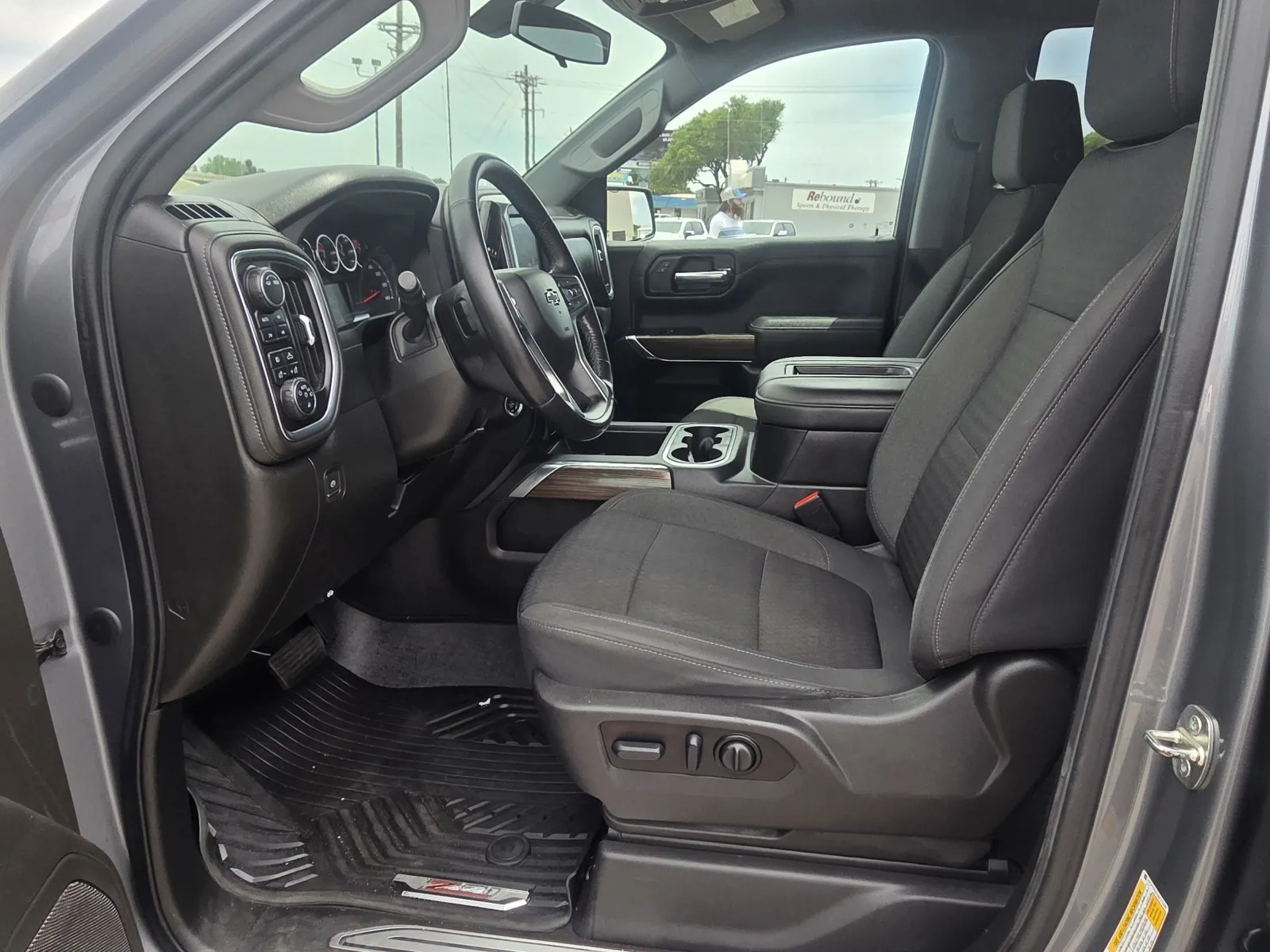 Chevrolet Silverado LTD photo 11