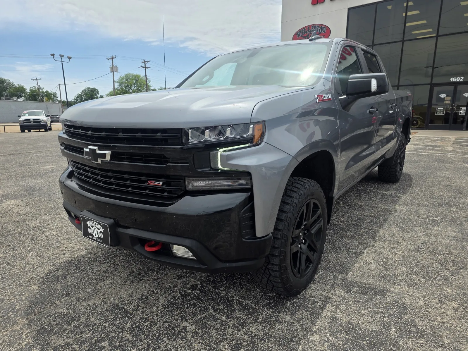 Chevrolet Silverado LTD photo 3