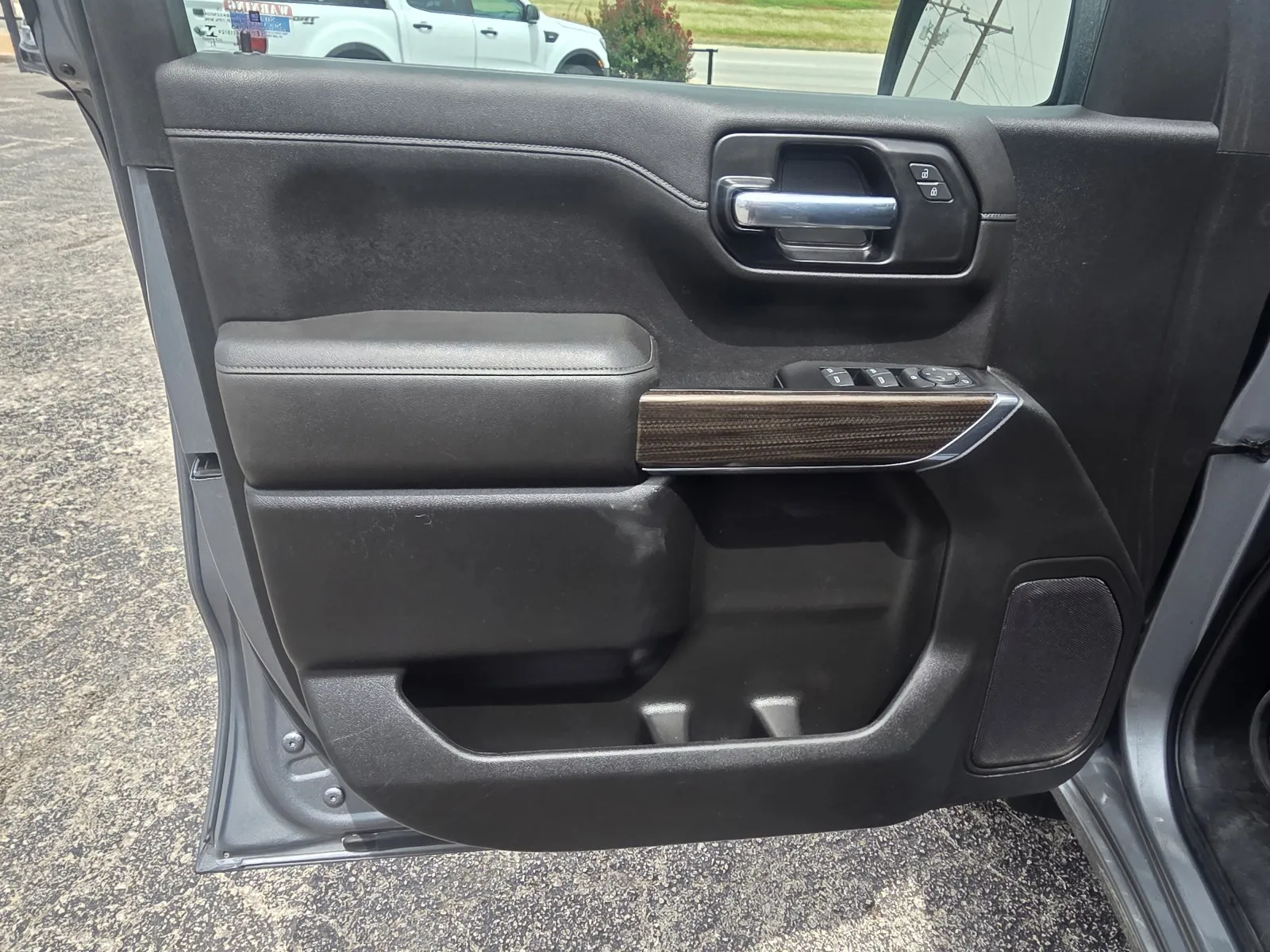 Chevrolet Silverado LTD photo 10