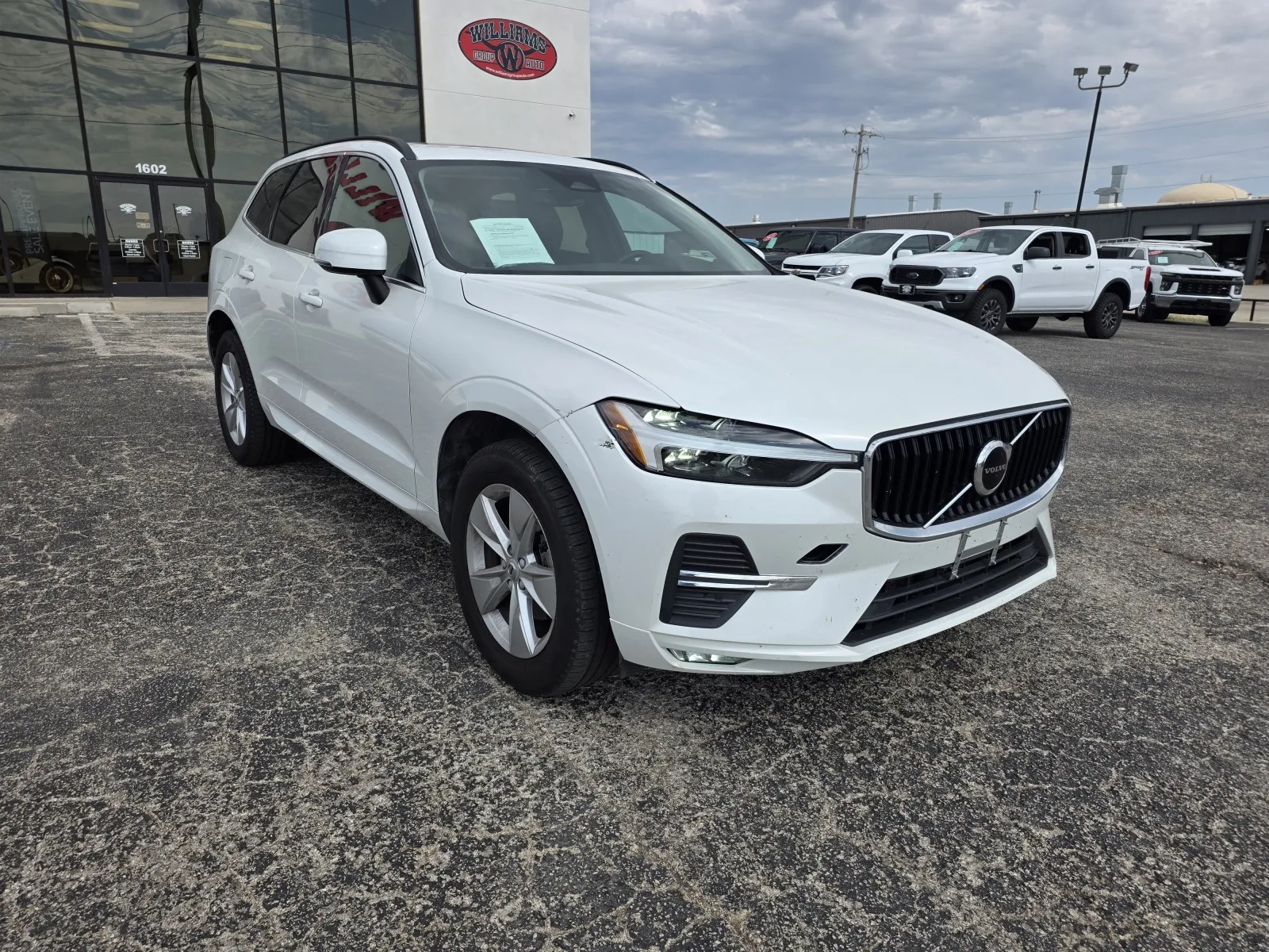 White 2022 VOLVO XC60 B5 MOMENTUM for sale in Abilene, TX