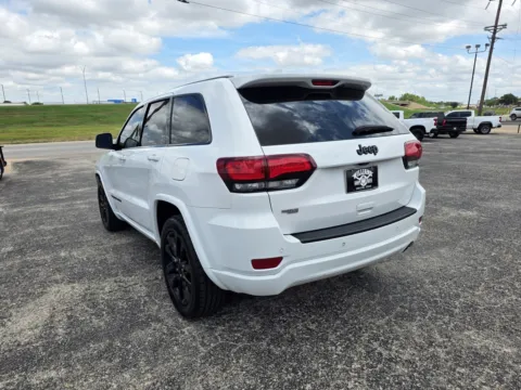 More photos of 2021 JEEP GRAND CHEROKEE LAREDO at Williams Group Auto, TX
