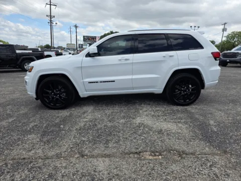 More photos of 2021 JEEP GRAND CHEROKEE LAREDO at Williams Group Auto, TX