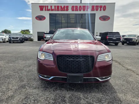 Photos of 2019 CHRYSLER 300 LIMITED for sale in Abilene, TX at Williams Group Auto