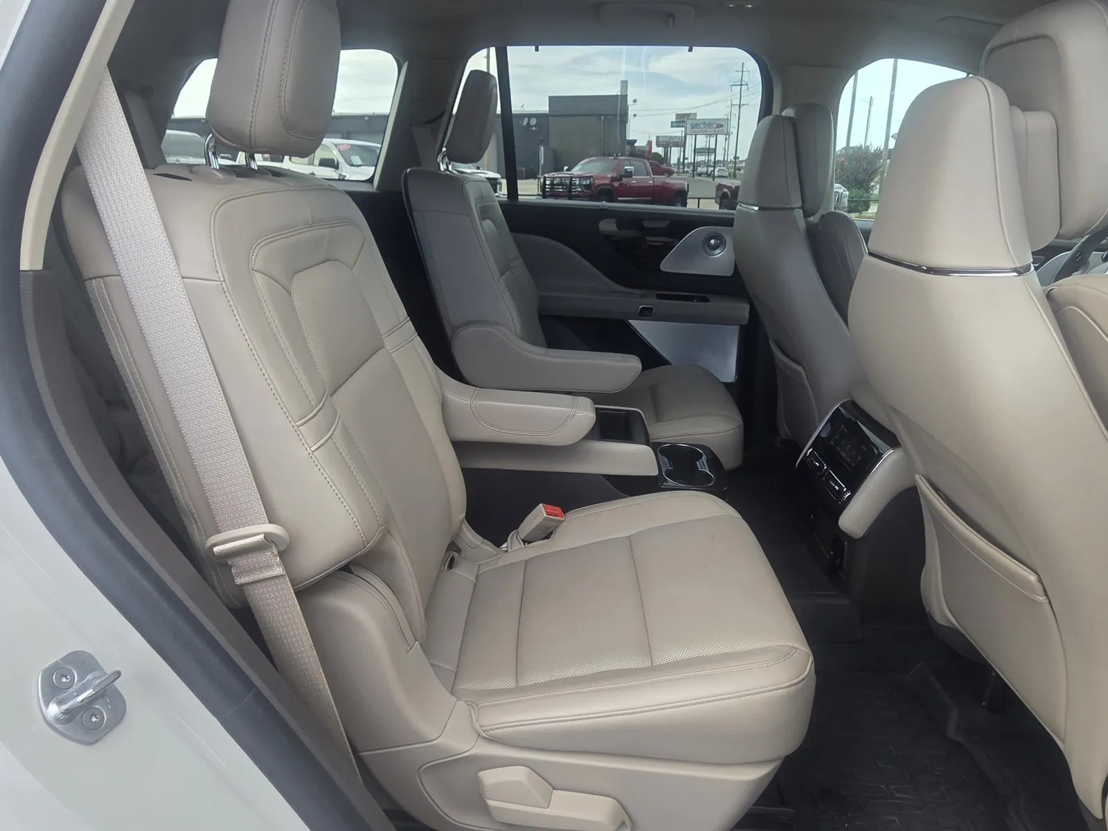 Lincoln Aviator photo 16
