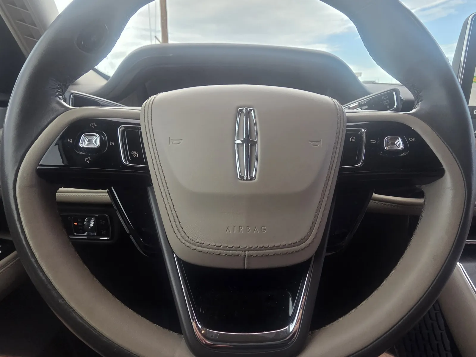 Lincoln Aviator photo 24