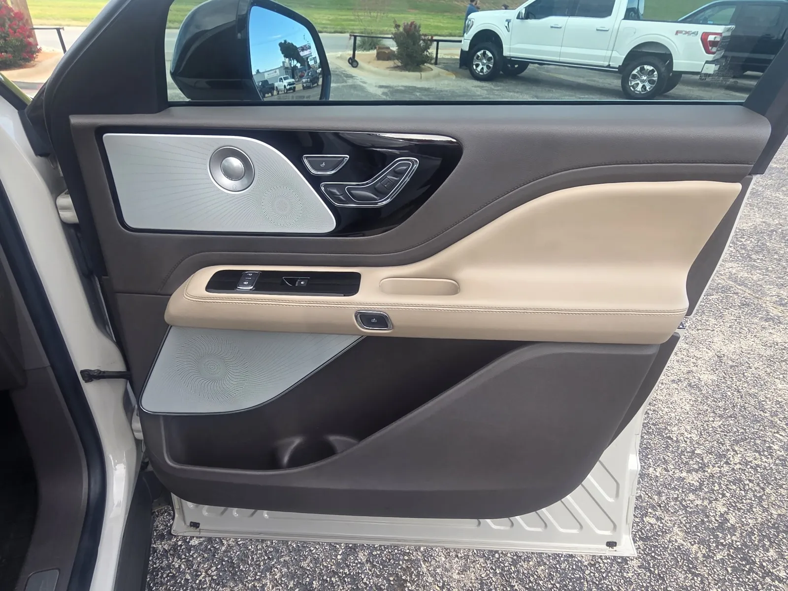 Lincoln Aviator photo 18