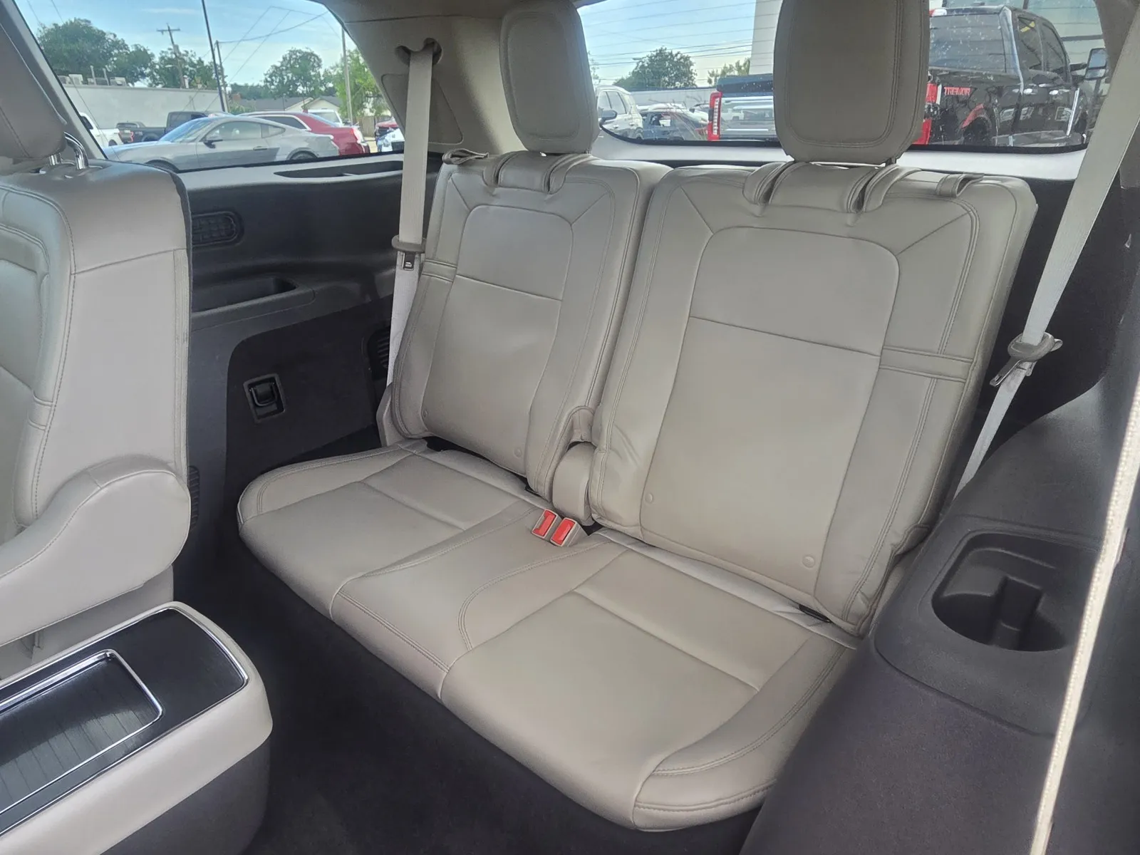 Lincoln Aviator photo 14