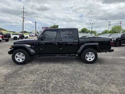 More photos of 2023 JEEP GLADIATOR SPORT at Williams Group Auto, TX