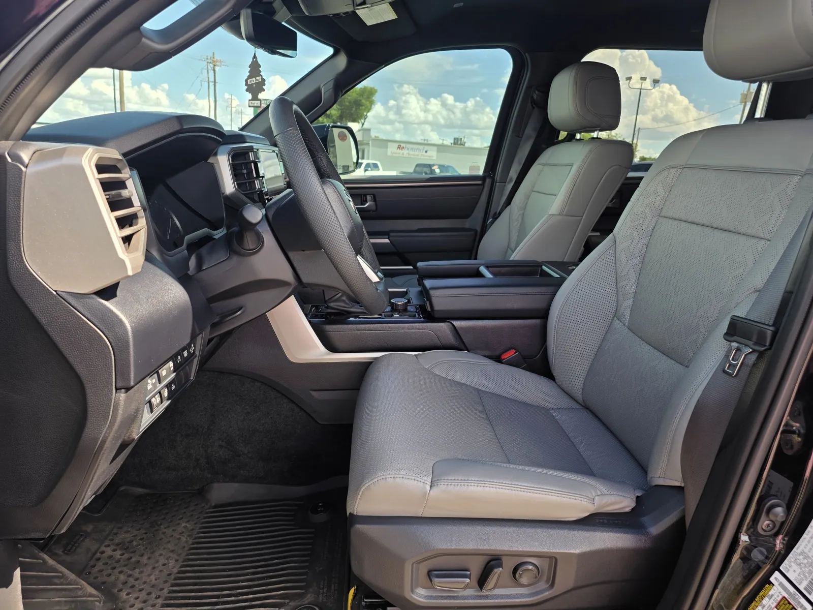 Toyota Tundra photo 11