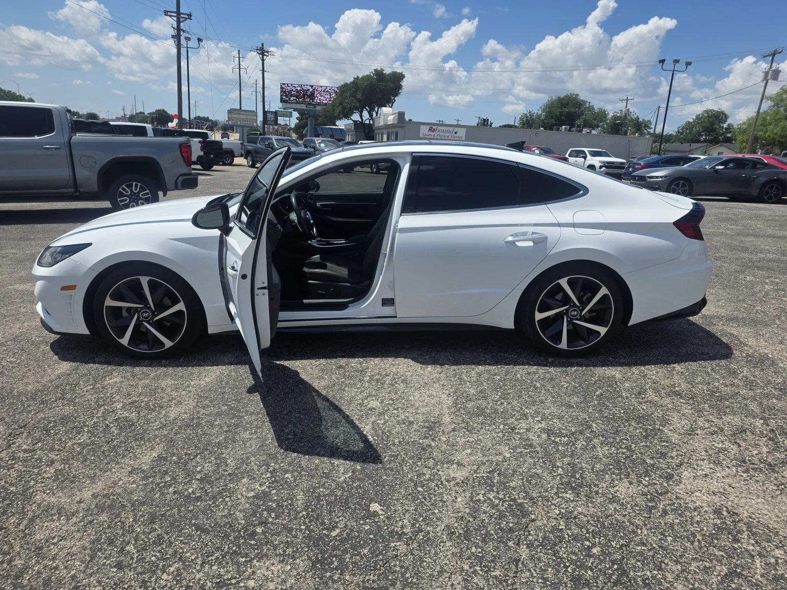 Hyundai Sonata photo 9