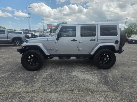 More photos of 2016 JEEP WRANGLER UNLIMI SAHARA at Williams Group Auto, TX