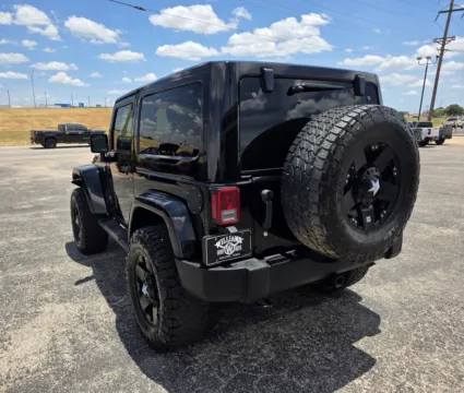 More photos of 2015 JEEP WRANGLER SAHARA at Williams Group Auto, TX