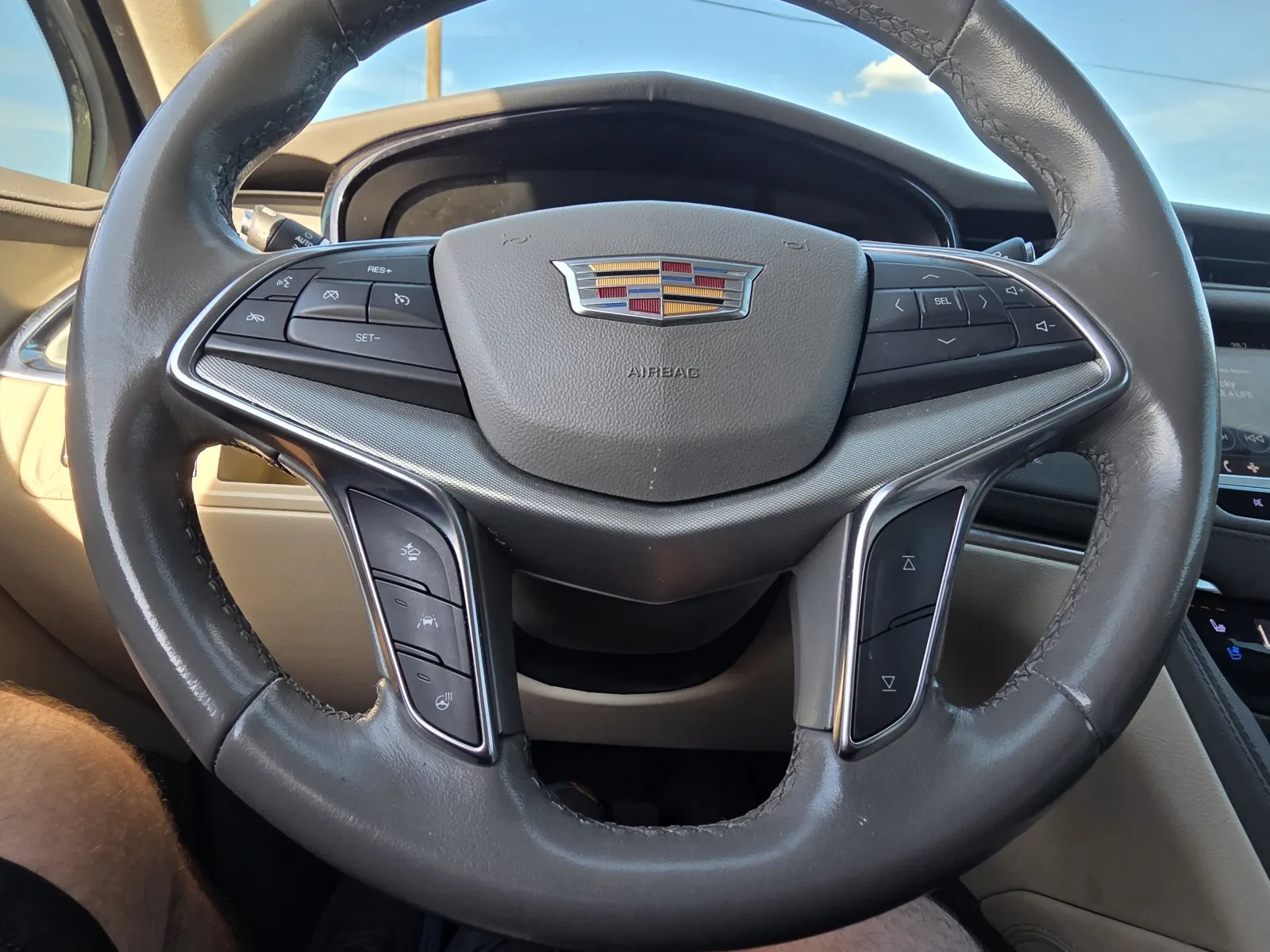 Cadillac XT5 photo 22