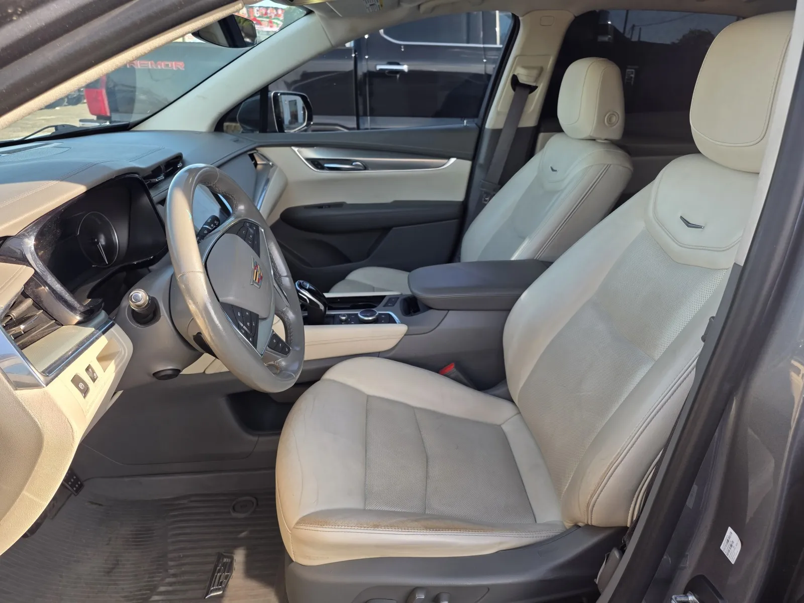 Cadillac XT5 photo 11