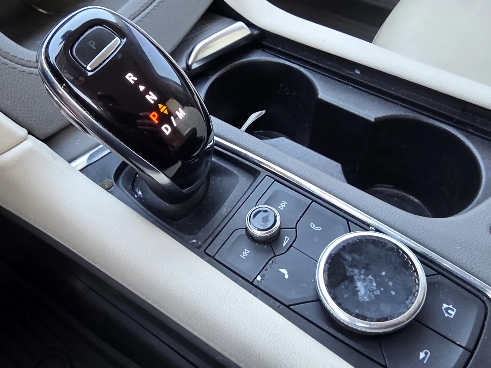 Cadillac XT5 photo 21