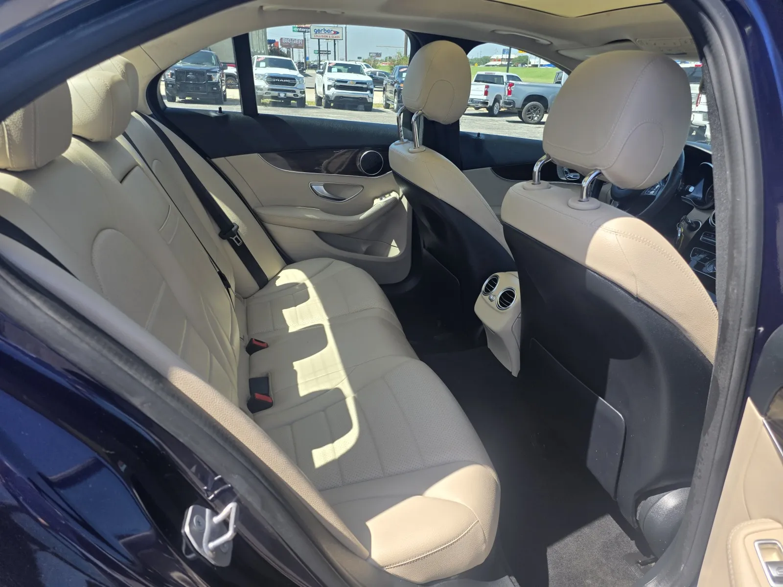 Mercedes-Benz C-Class photo 15