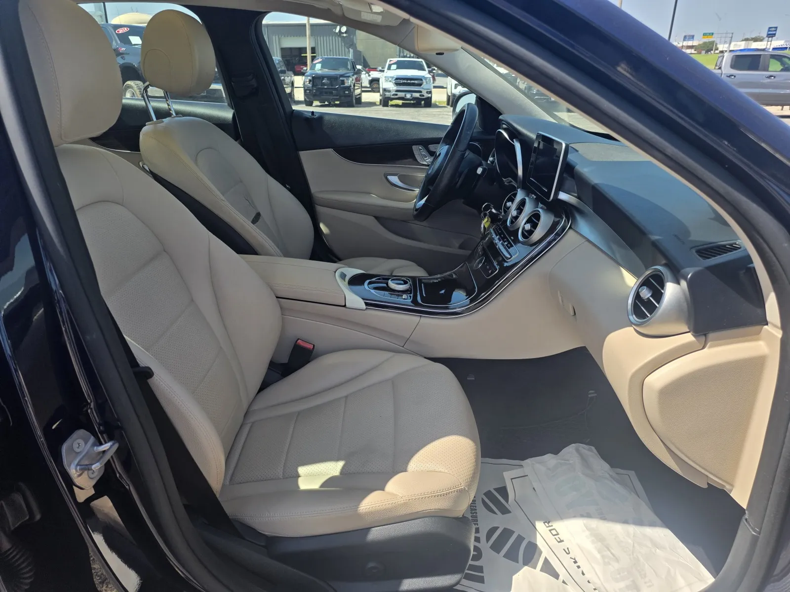 Mercedes-Benz C-Class photo 17