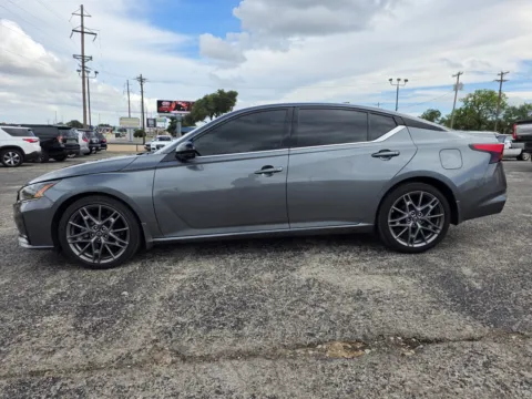 More photos of 2023 NISSAN ALTIMA SR at Williams Group Auto, TX