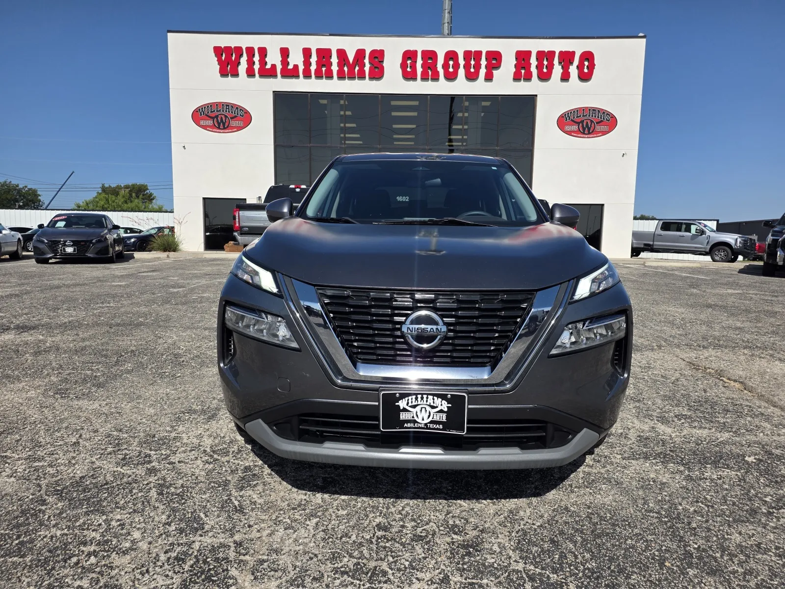 Nissan Rogue photo 2