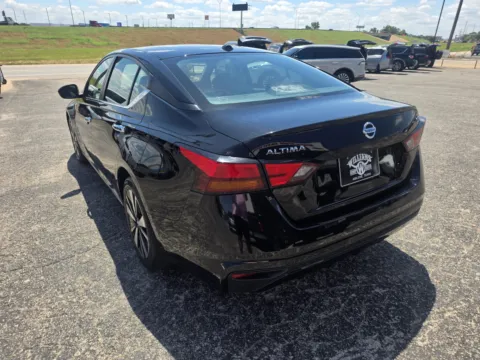 More photos of 2021 NISSAN ALTIMA SV at Williams Group Auto, TX