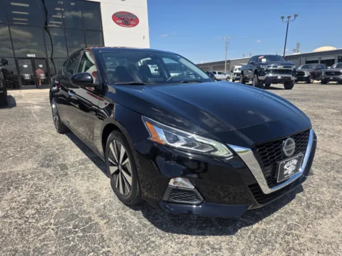 Black 2021 NISSAN ALTIMA SV for sale in Abilene, TX