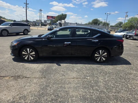 More photos of 2021 NISSAN ALTIMA SV at Williams Group Auto, TX