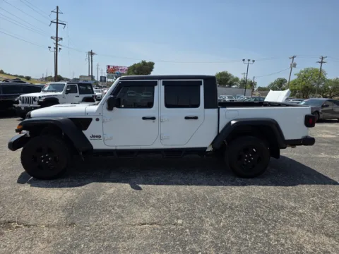 More photos of 2020 JEEP GLADIATOR RUBICON at Williams Group Auto, TX