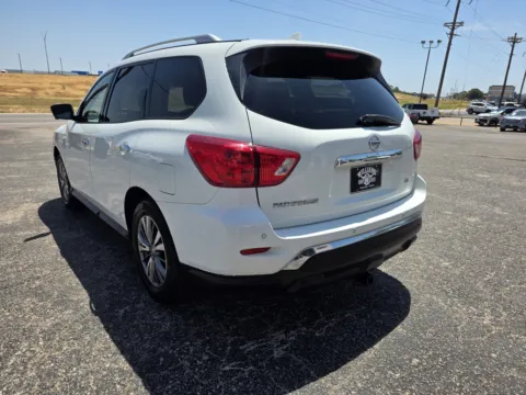 More photos of 2020 NISSAN PATHFINDER SL at Williams Group Auto, TX