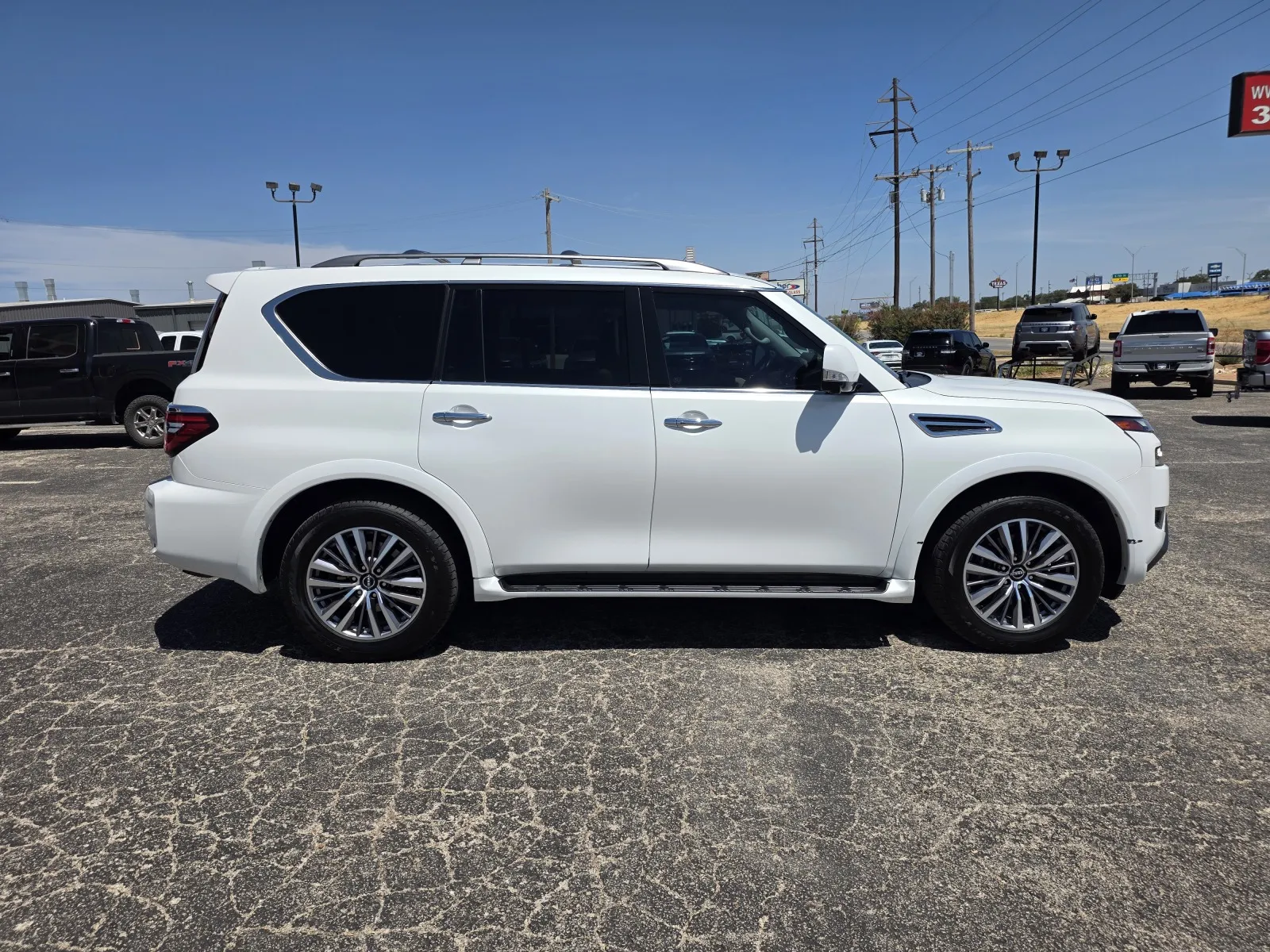 Nissan Armada photo 8