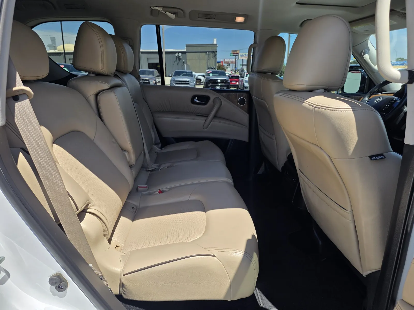 Nissan Armada photo 16