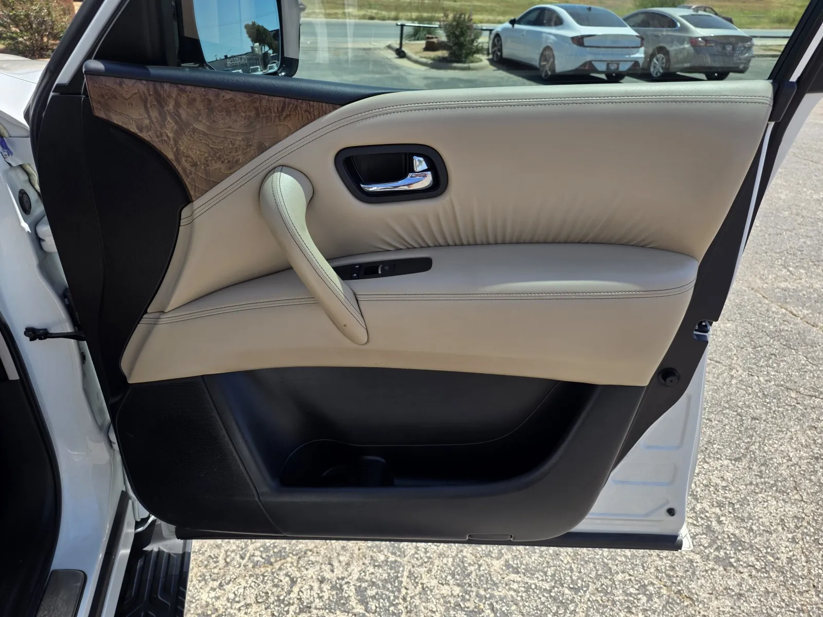 Nissan Armada photo 18