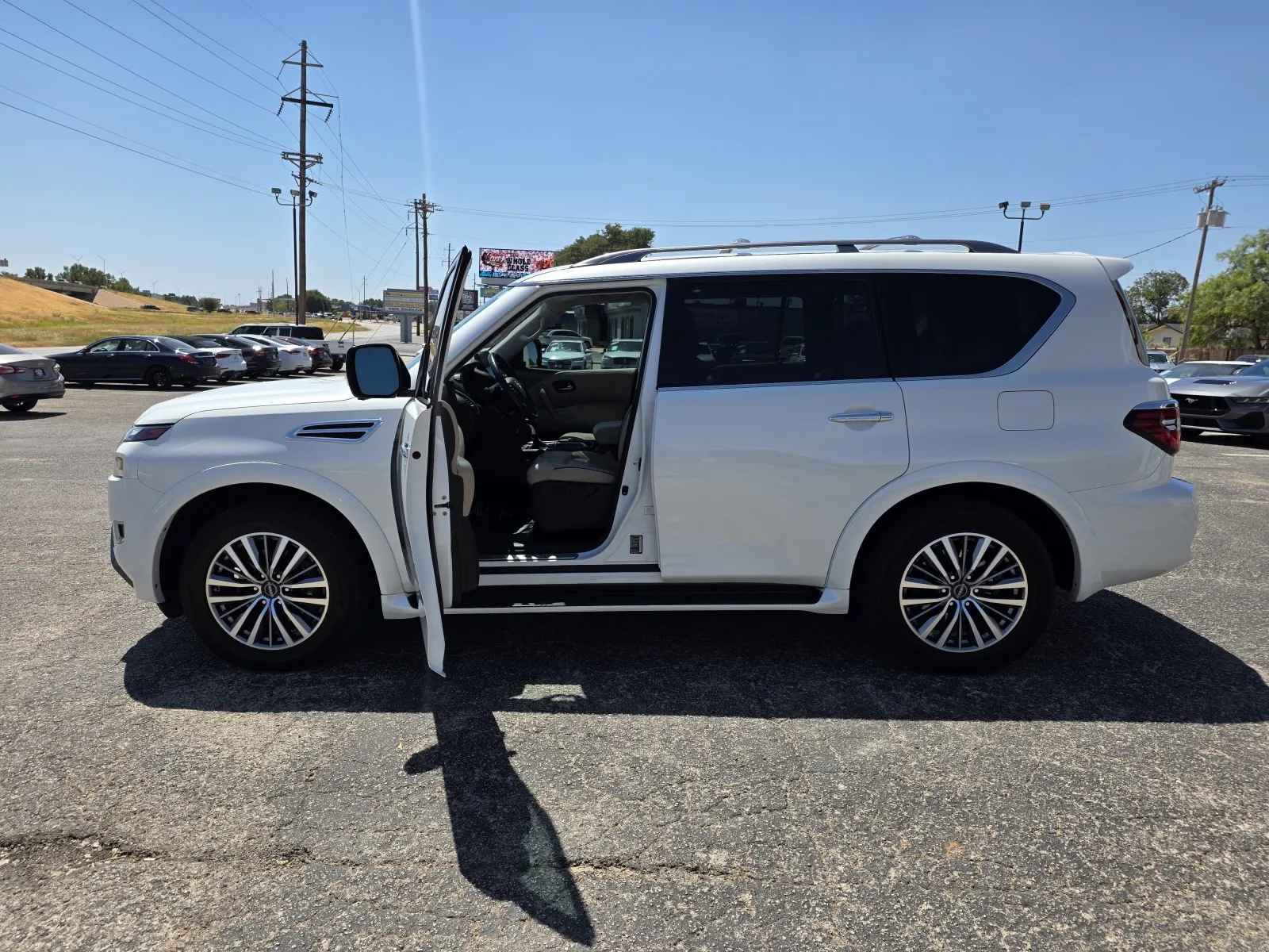 Nissan Armada photo 9
