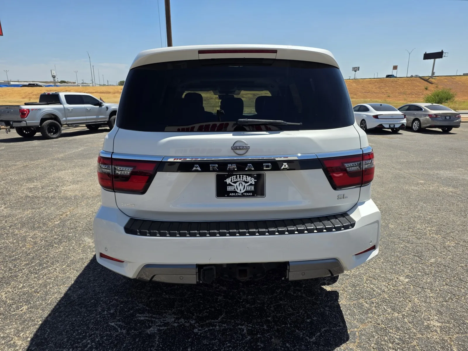 Nissan Armada photo 6
